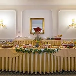 Royal 4*