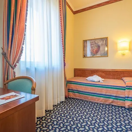 Royal 4*