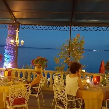 Royal Hotel