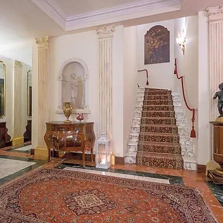 Royal Hotel