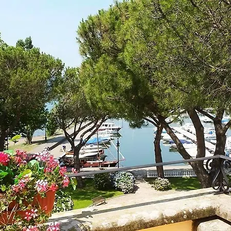 ロイヤル ホテル 4*