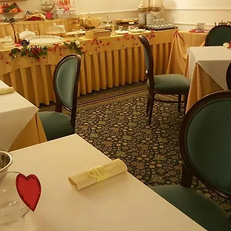Royal 4*
