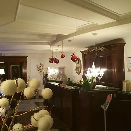 Royal 4*